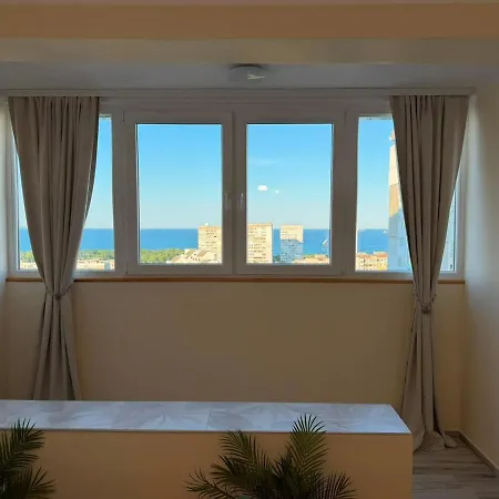 Bright Seaview * Μπουργκάς